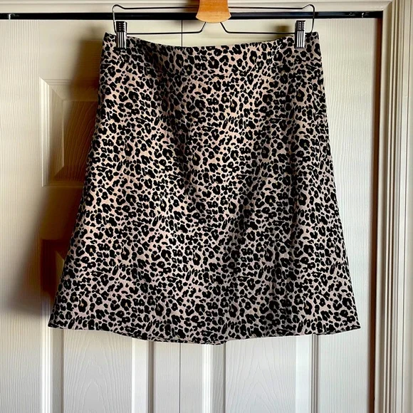 LOFT PLUS Leopard Print Jacquard Skirt with Flat Front Pockets - Picture 3 of 13